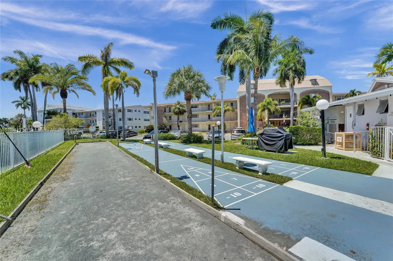 455 Paradise Isle Blvd, #104