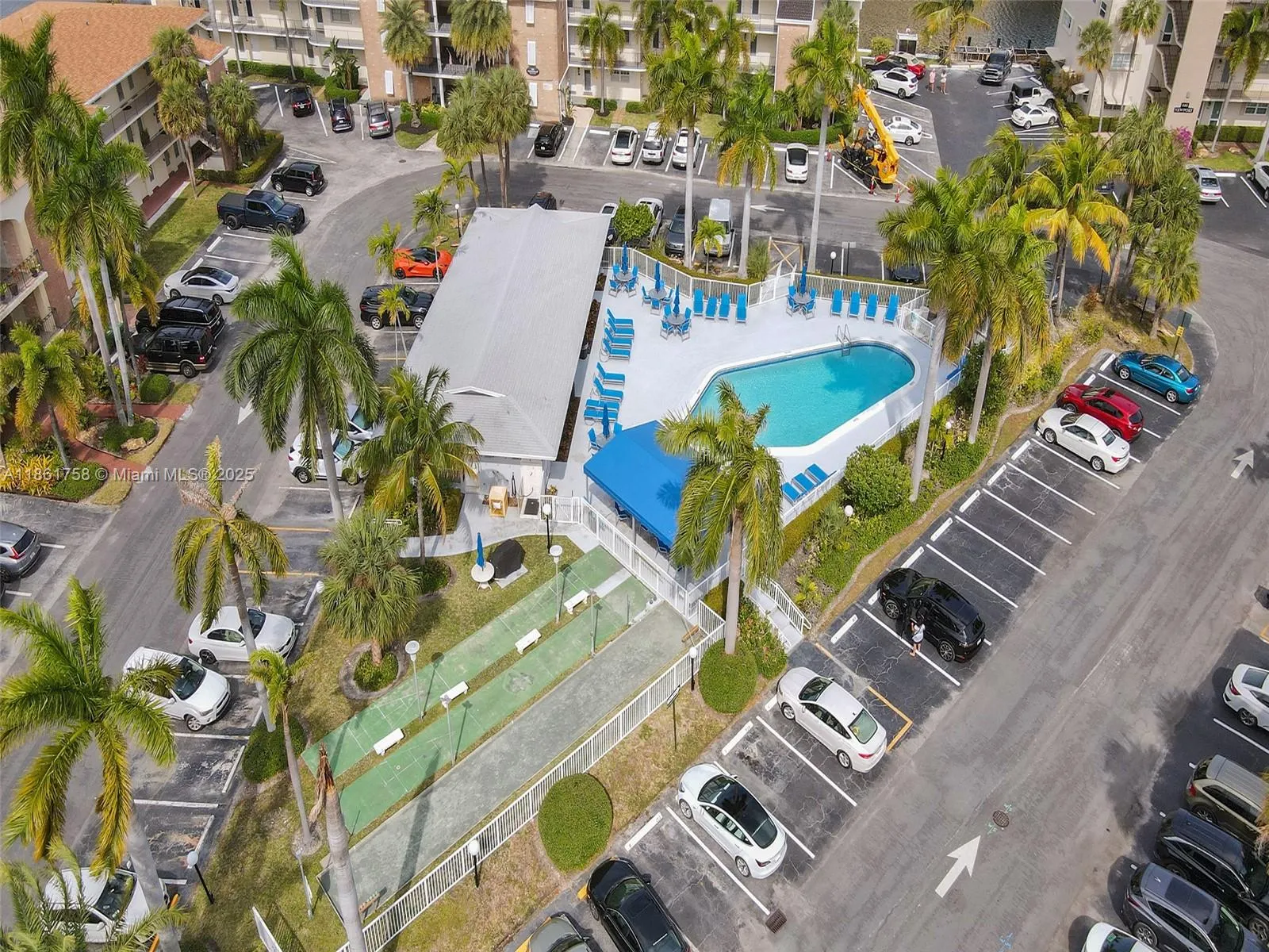 455 Paradise Isle Blvd, #104