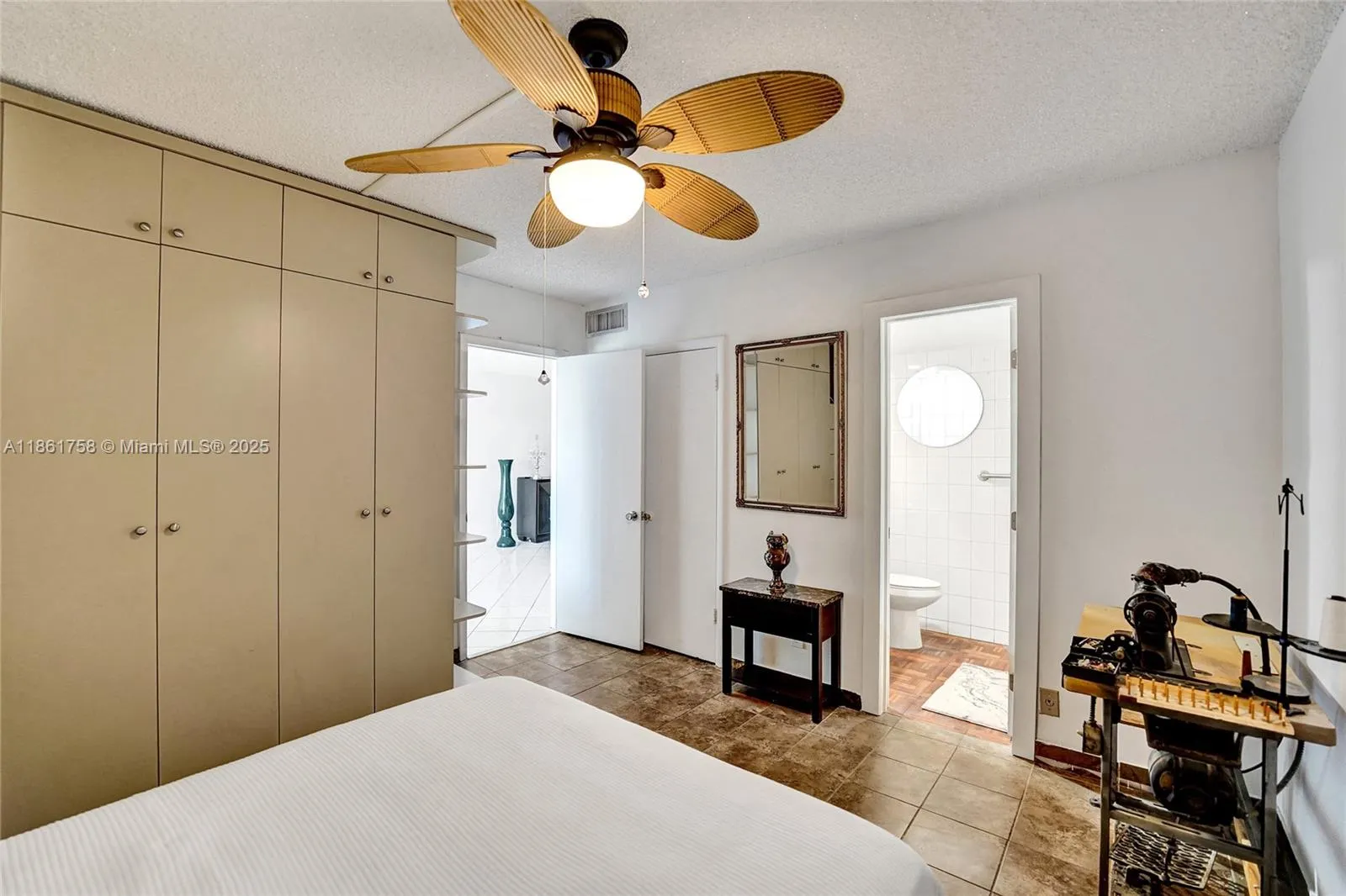 455 Paradise Isle Blvd, #104