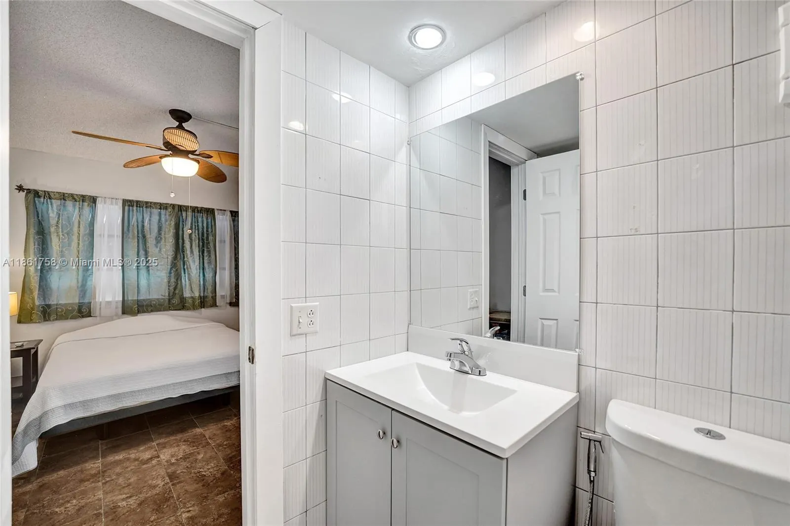 455 Paradise Isle Blvd, #104