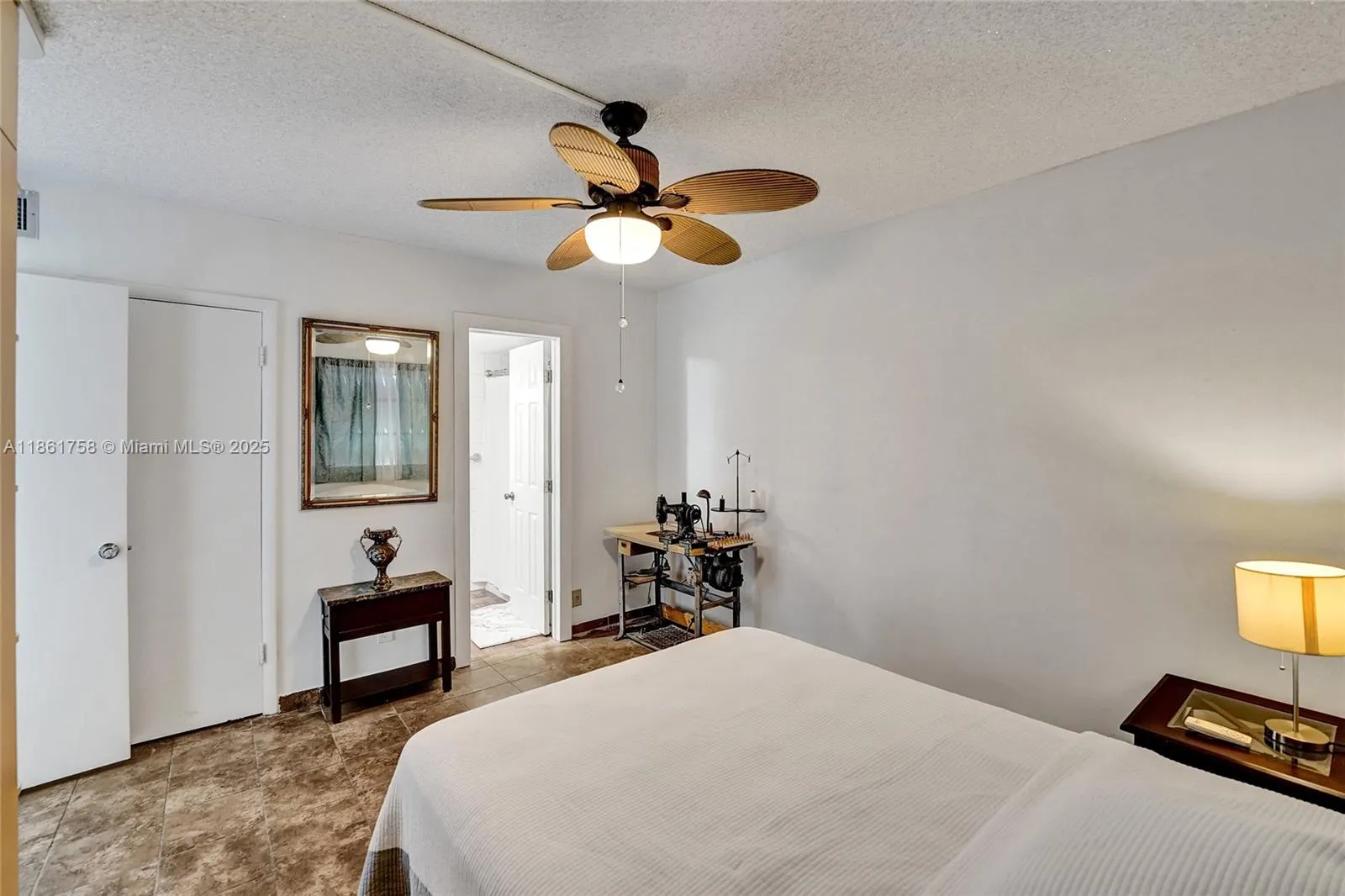 455 Paradise Isle Blvd, #104