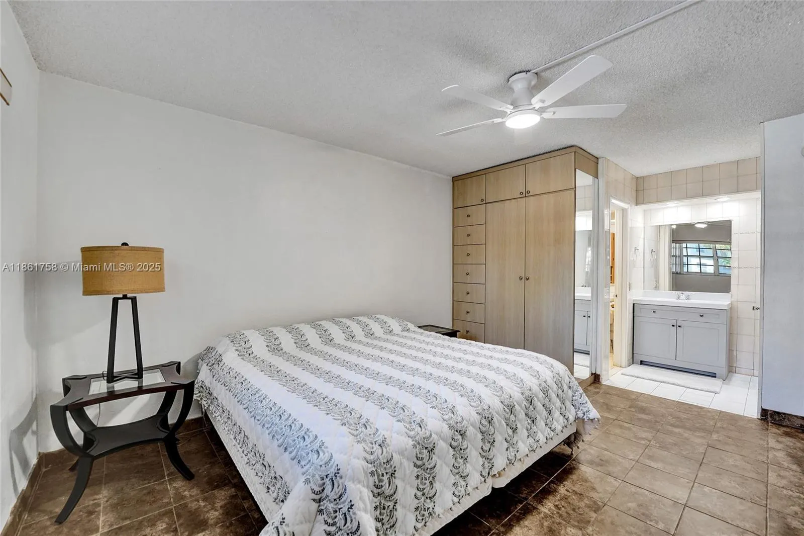 455 Paradise Isle Blvd, #104