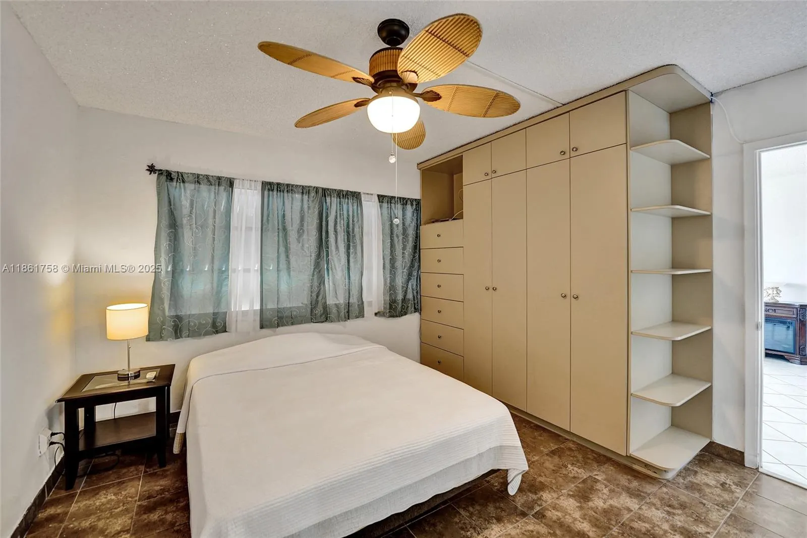 455 Paradise Isle Blvd, #104