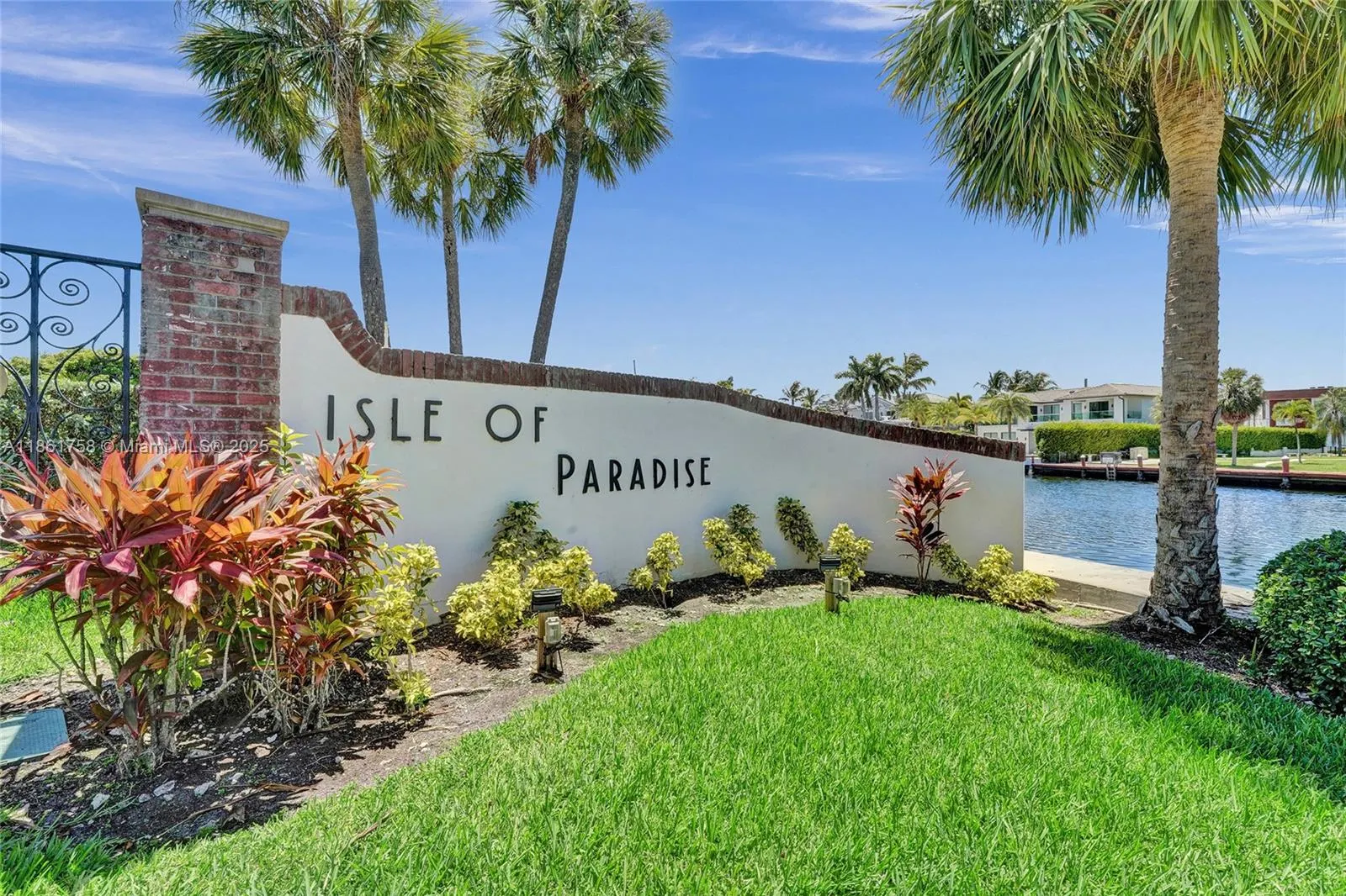 455 Paradise Isle Blvd, #104