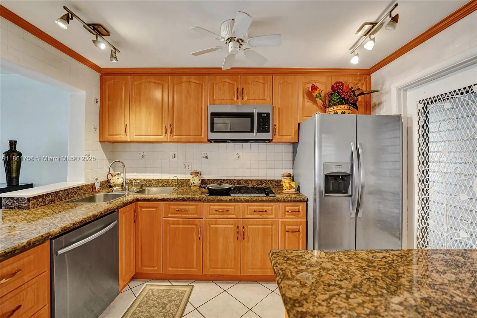455 Paradise Isle Blvd, #104