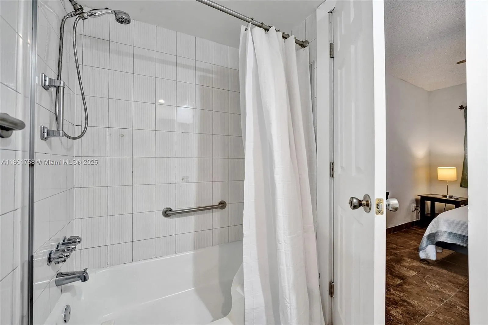 455 Paradise Isle Blvd, #104