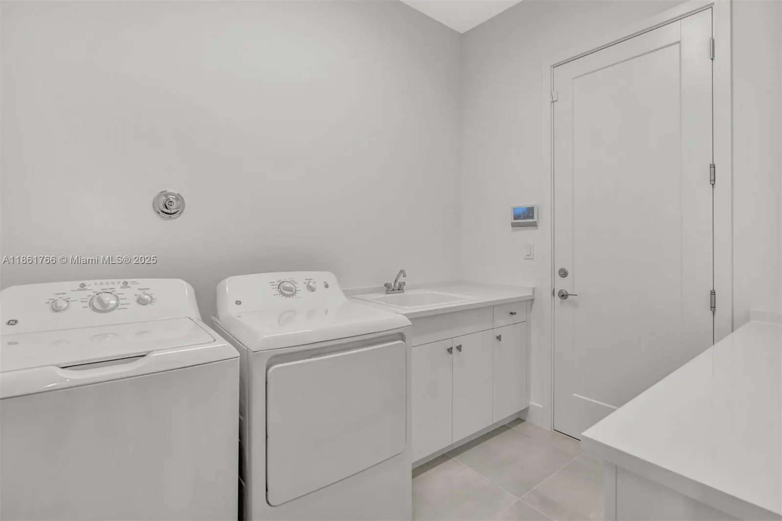 8286 Fishers Island Way