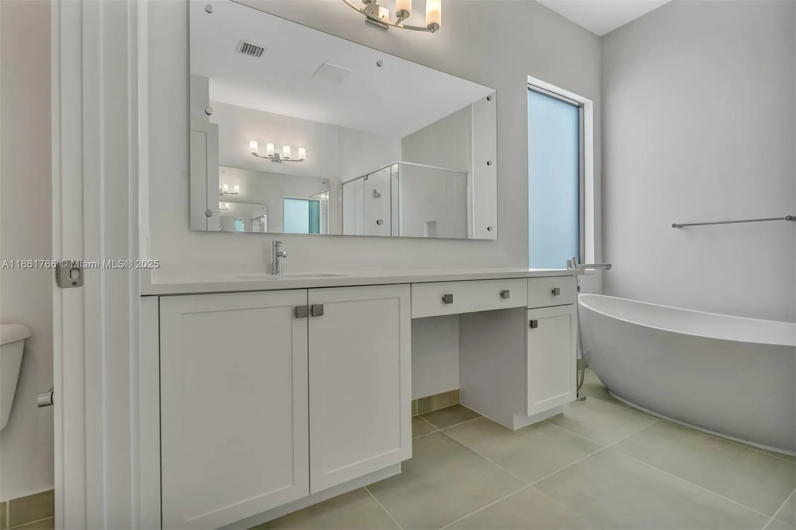 8286 Fishers Island Way