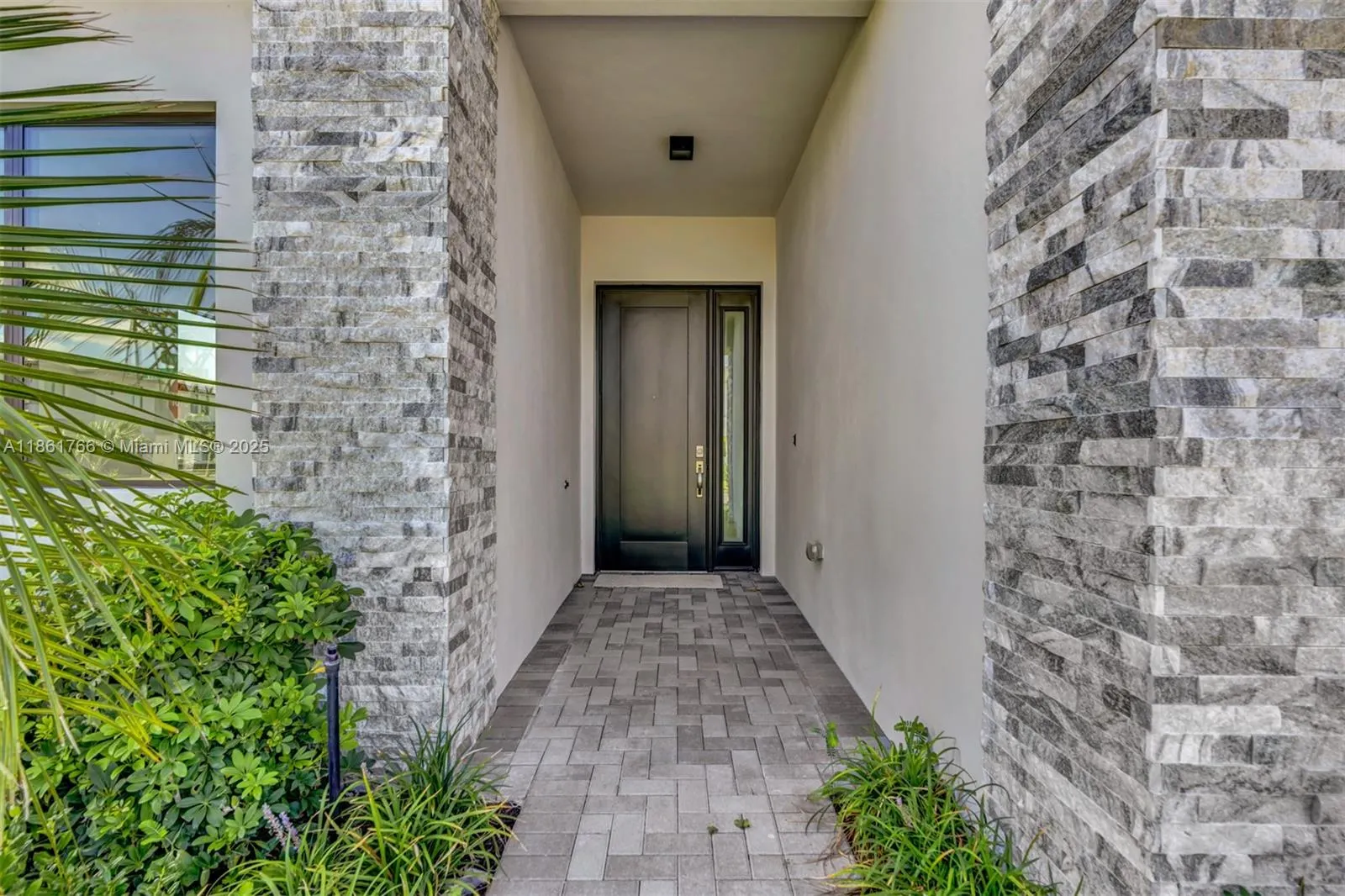 8286 Fishers Island Way