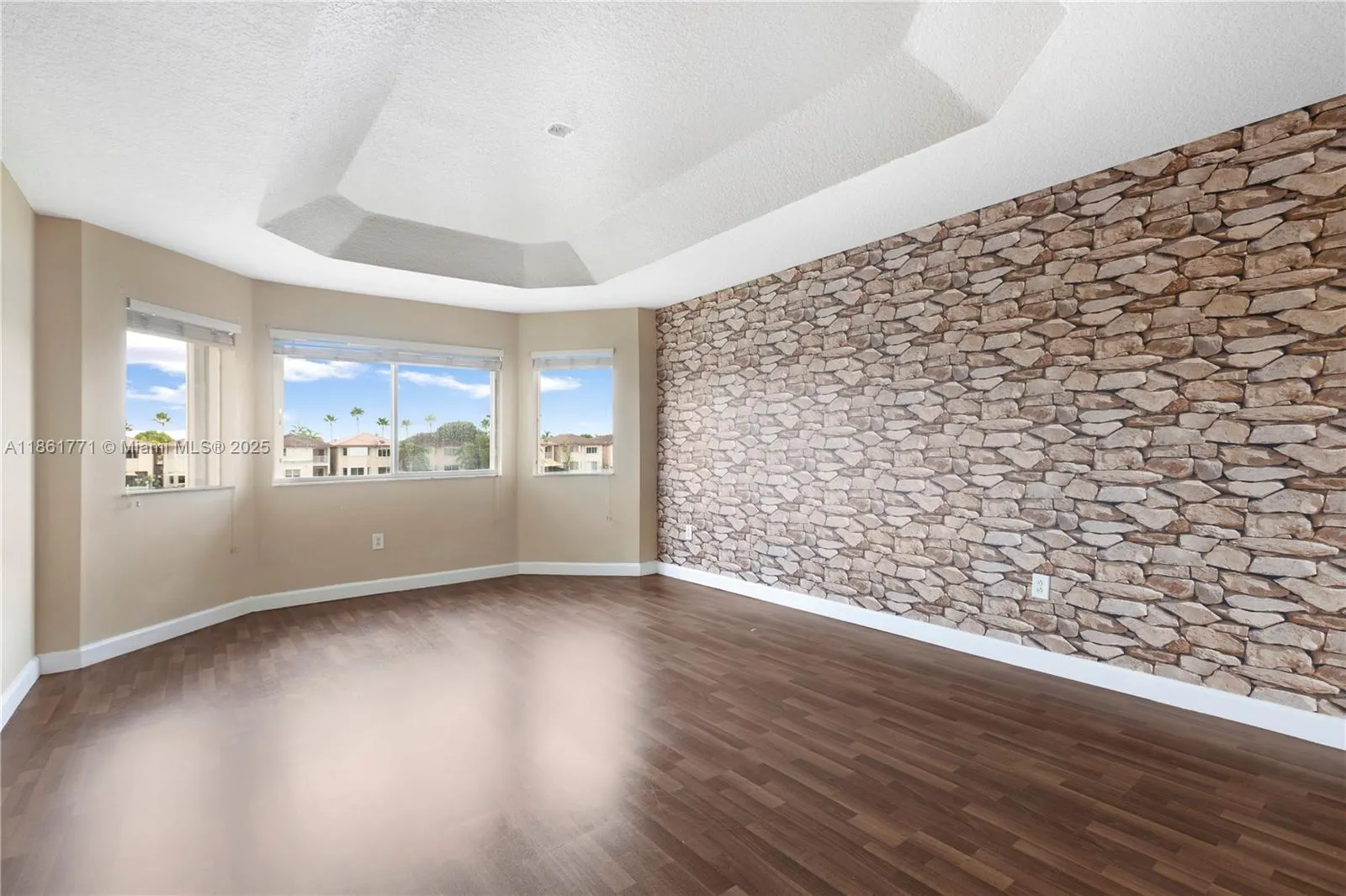 11552 NW 69th Ter