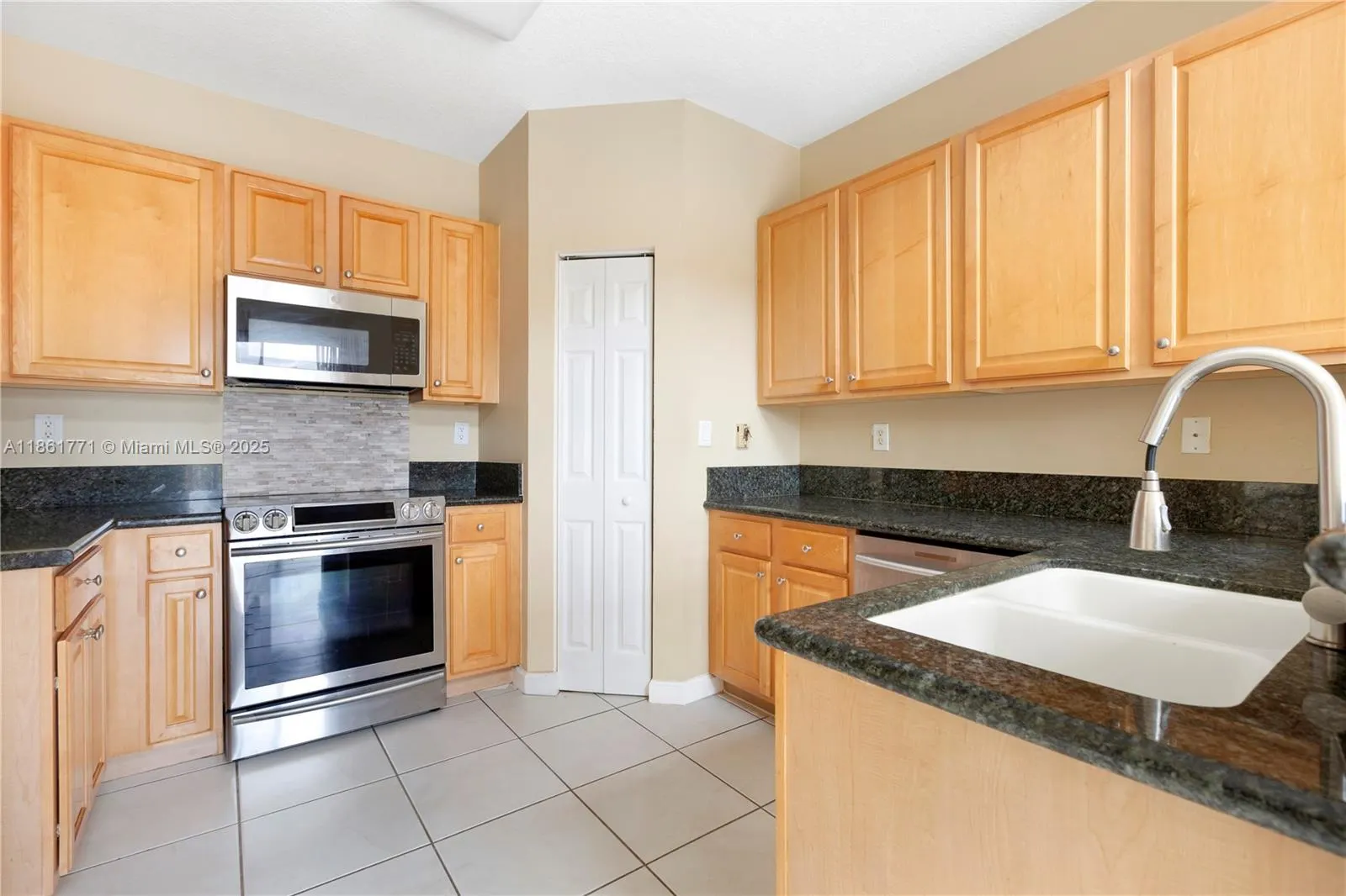 11552 NW 69th Ter
