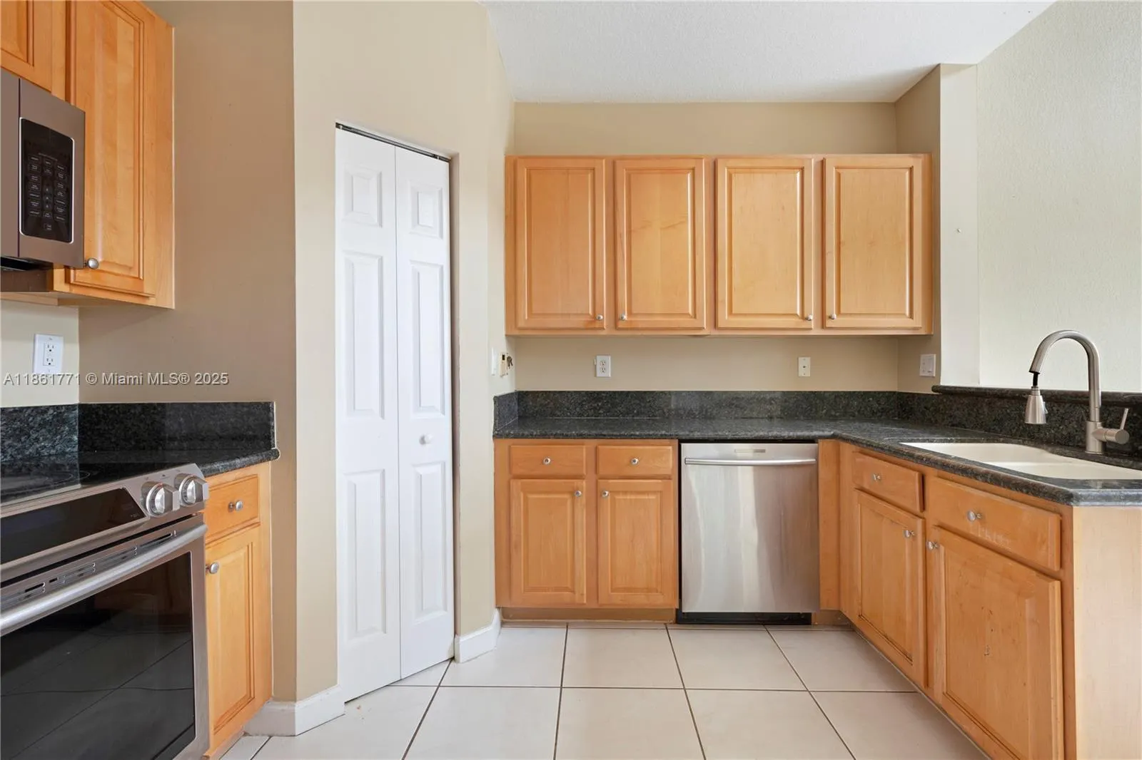 11552 NW 69th Ter