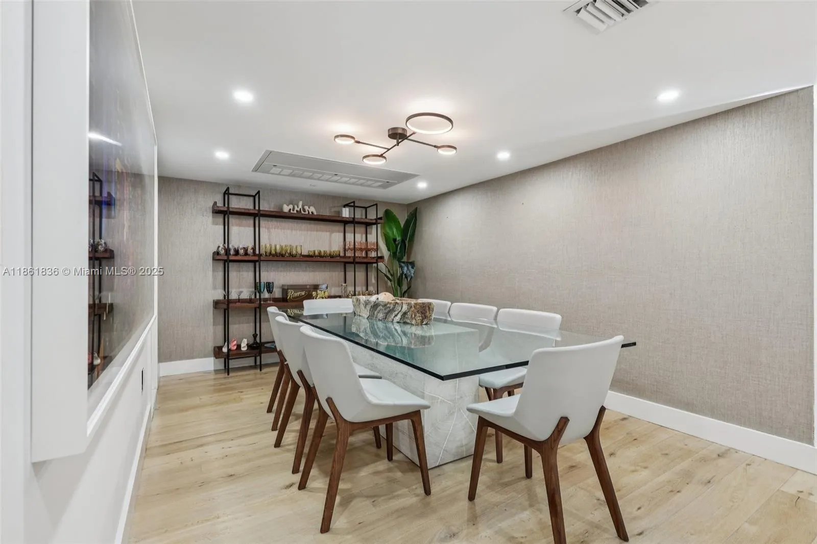 102 24th St, #1440