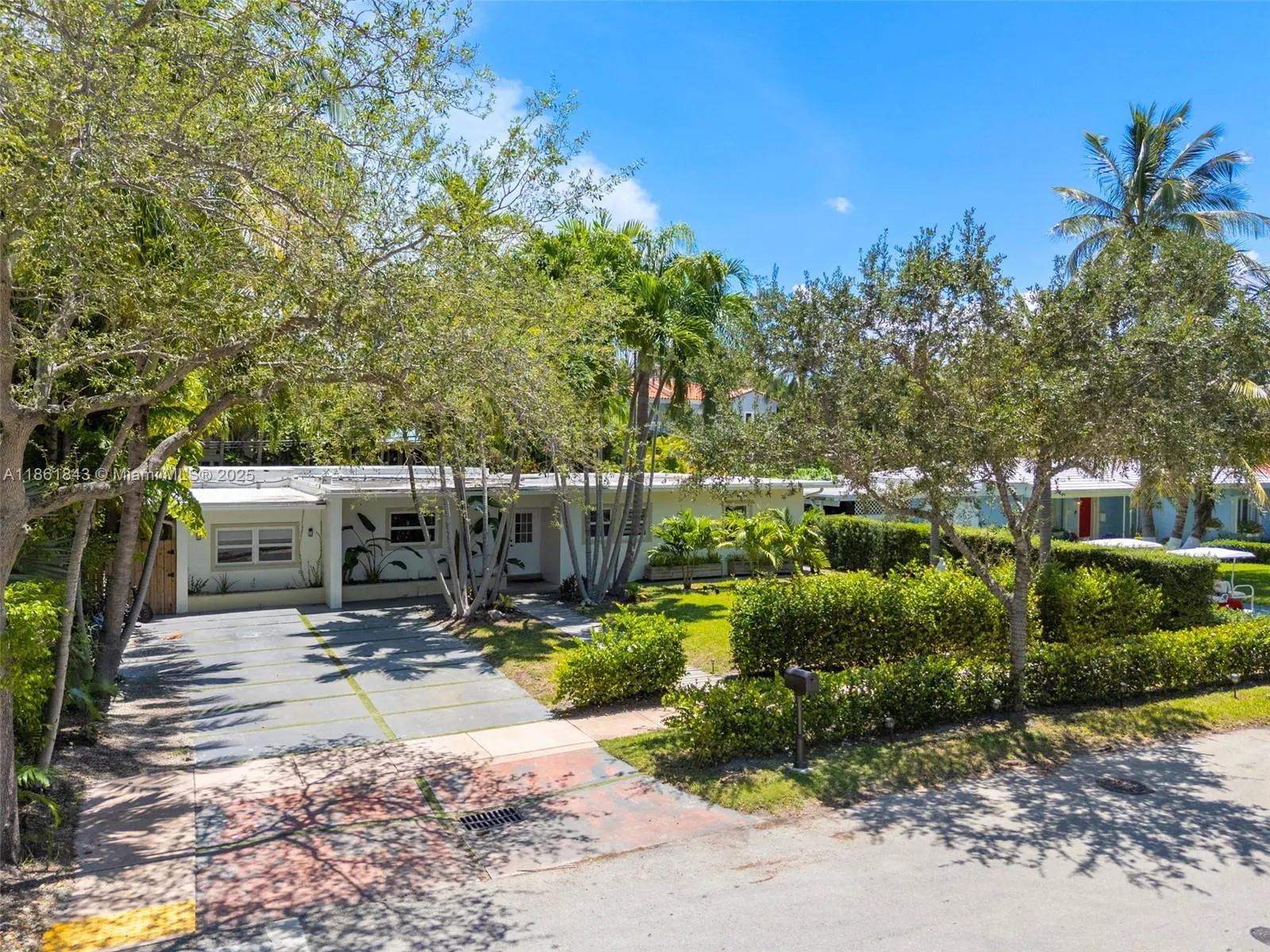 653 Glenridge Rd