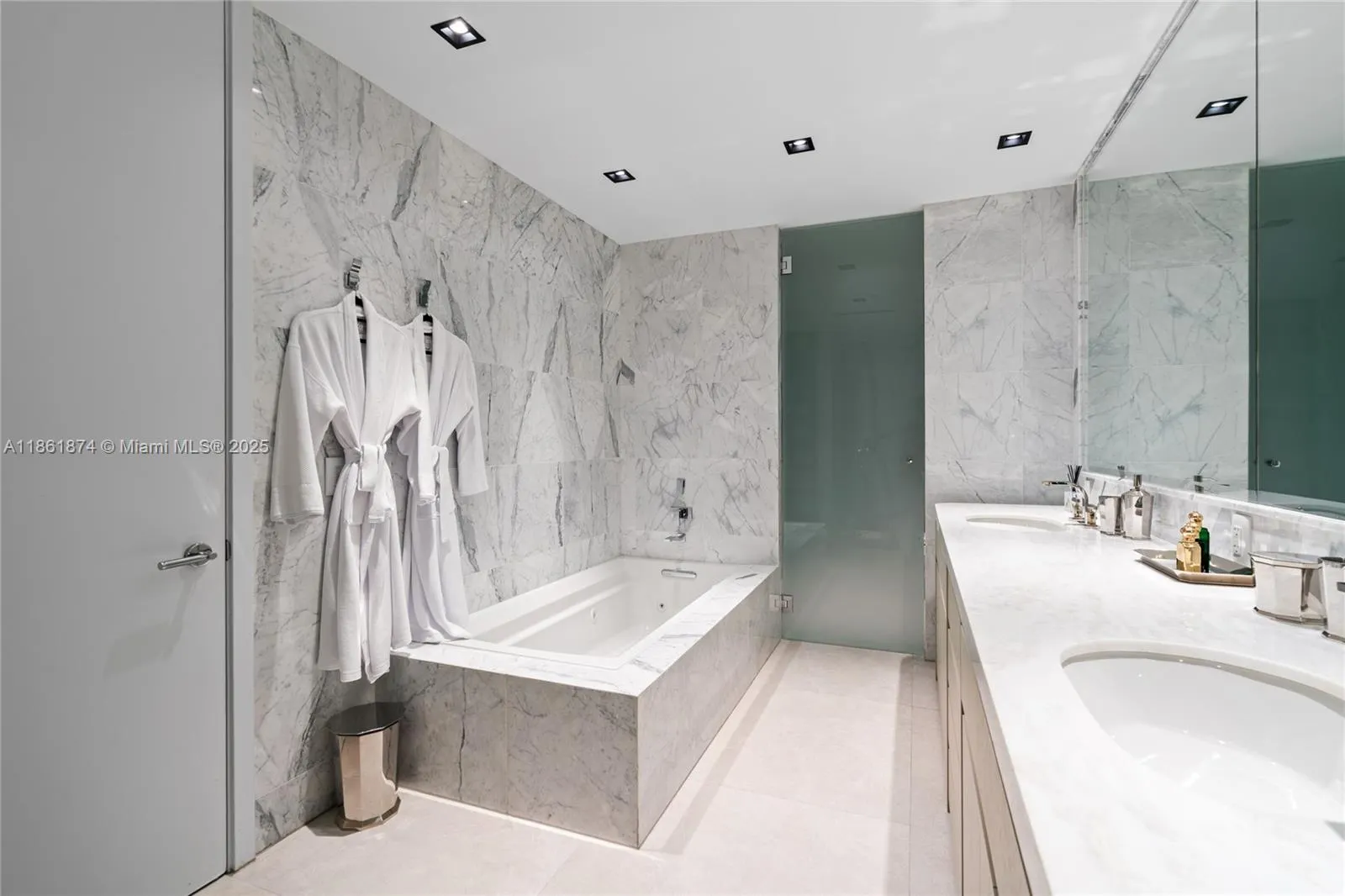 9349 Collins Ave, #303
