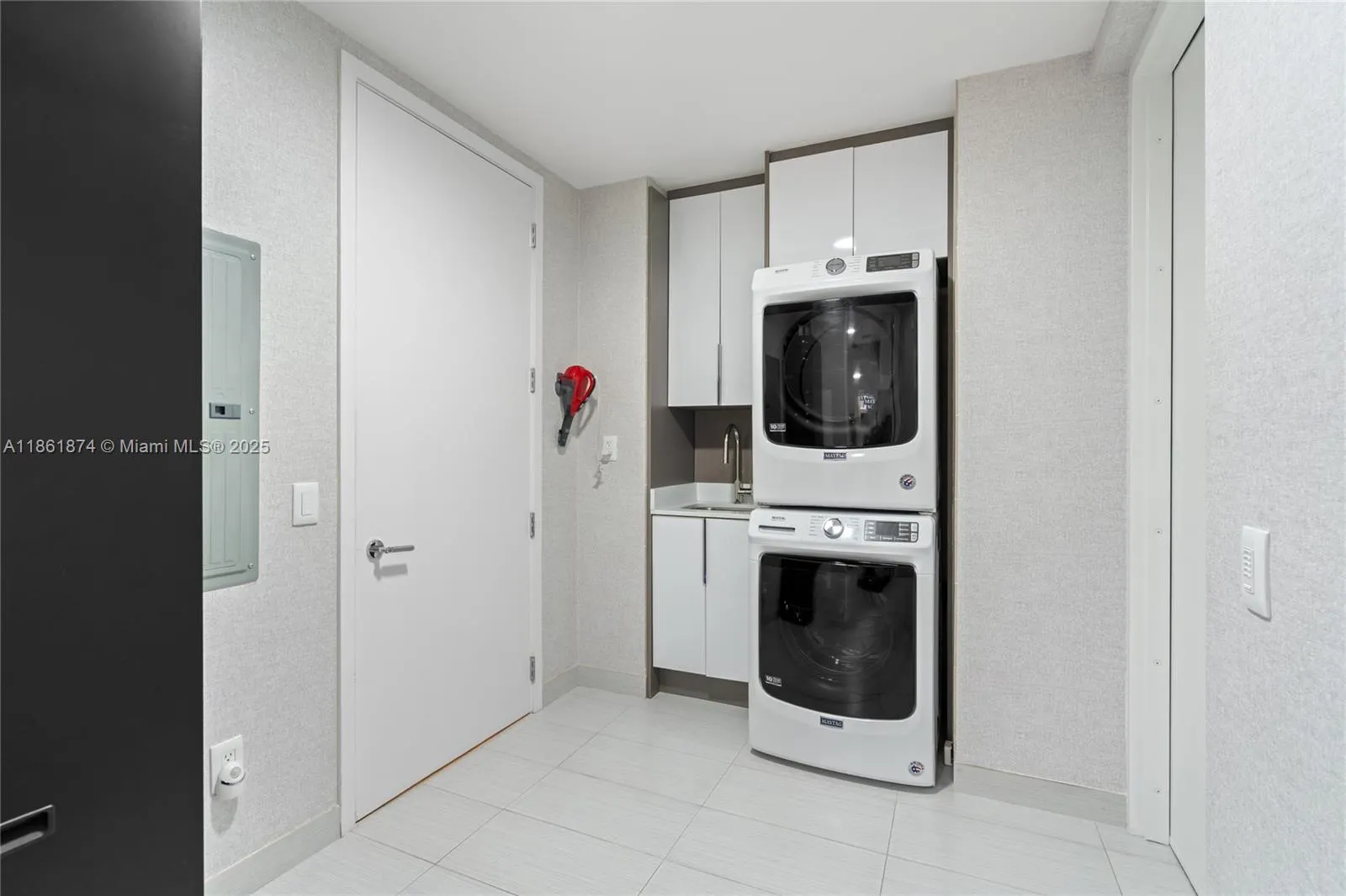 9349 Collins Ave, #303