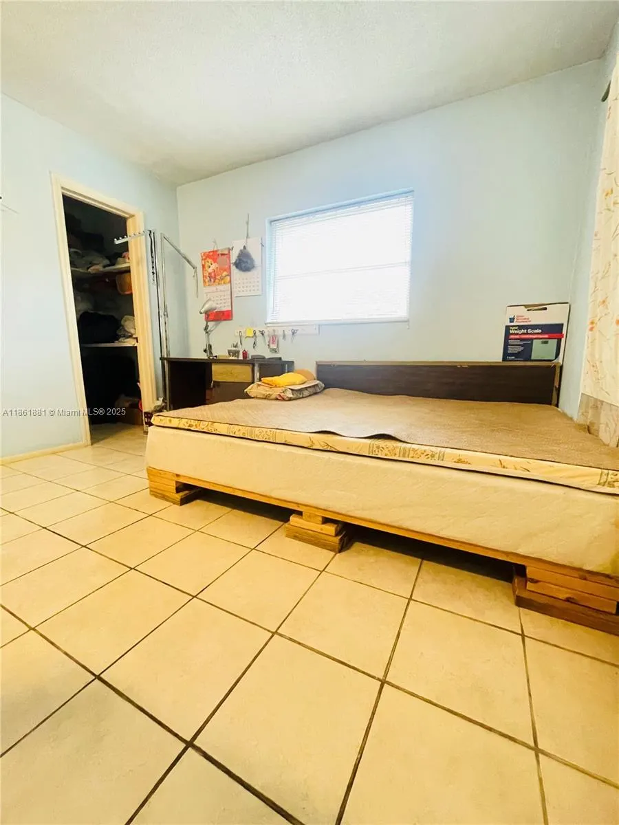 8203 NW 73rd Ter