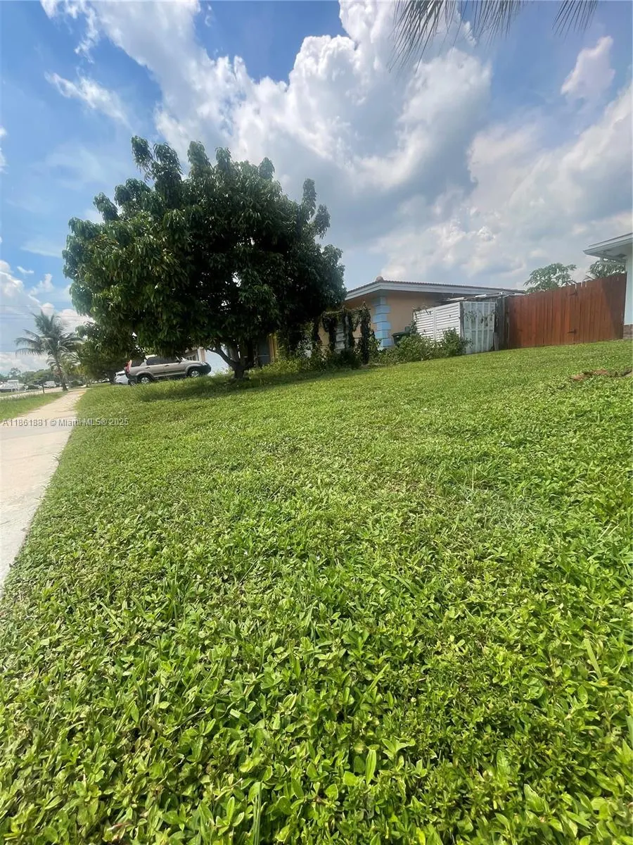 8203 NW 73rd Ter