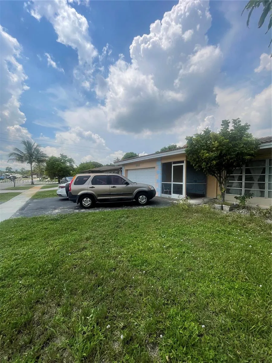 8203 NW 73rd Ter