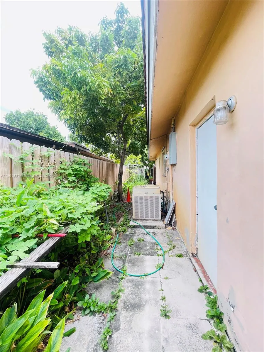 8203 NW 73rd Ter