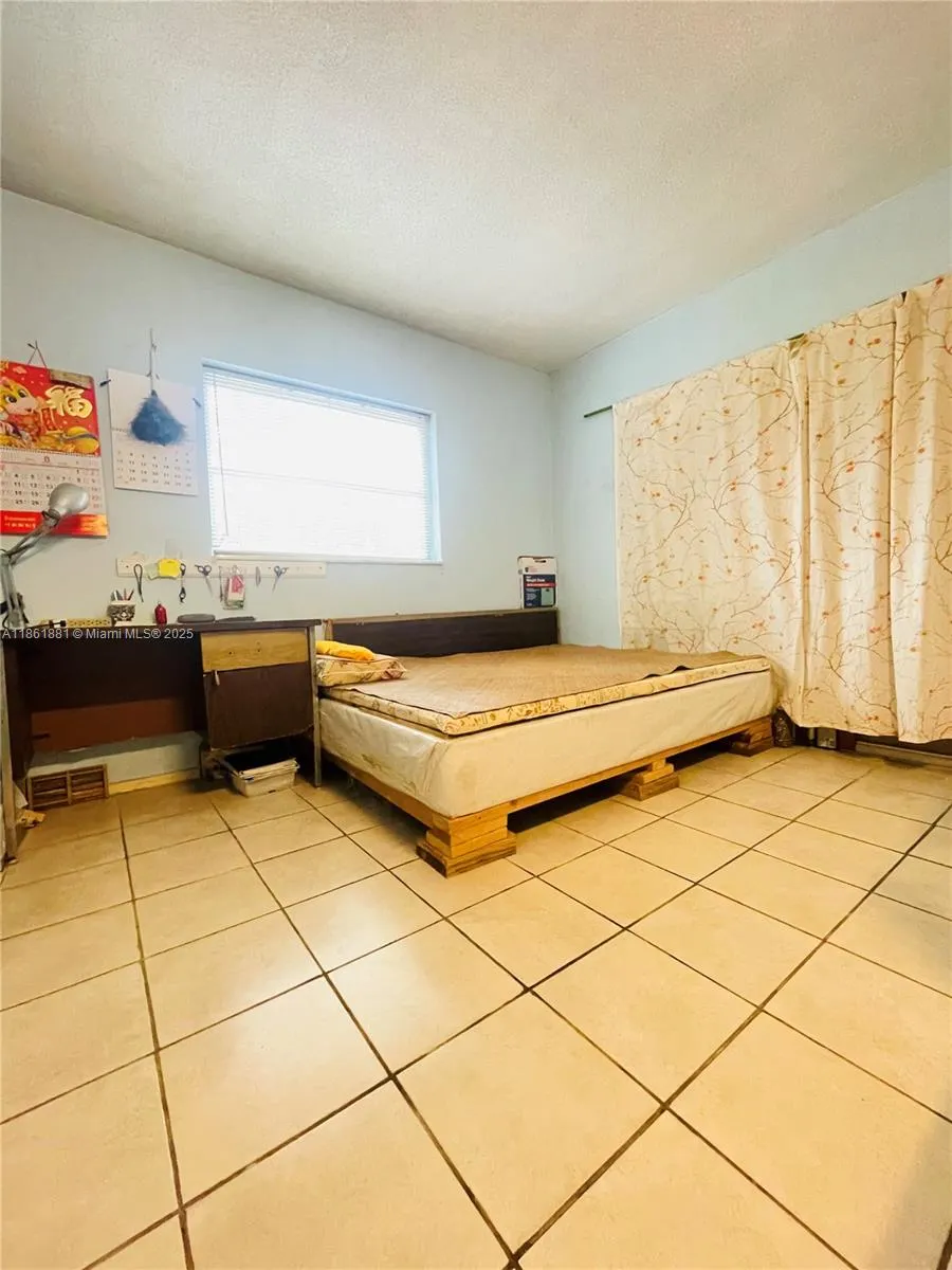 8203 NW 73rd Ter