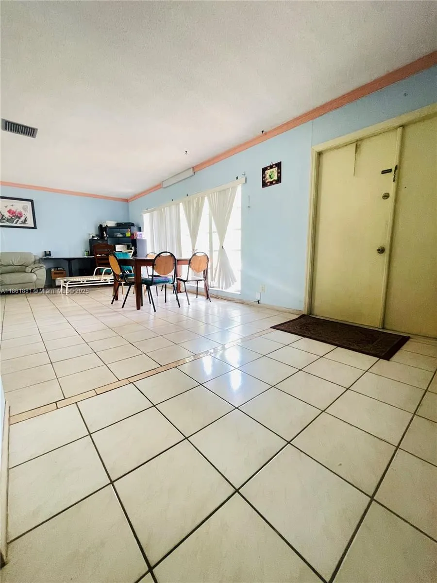 8203 NW 73rd Ter