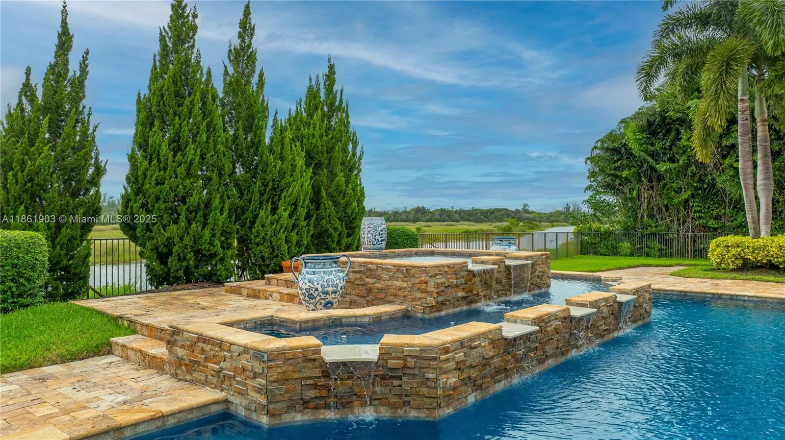 2951 Lake Ridge Ln
