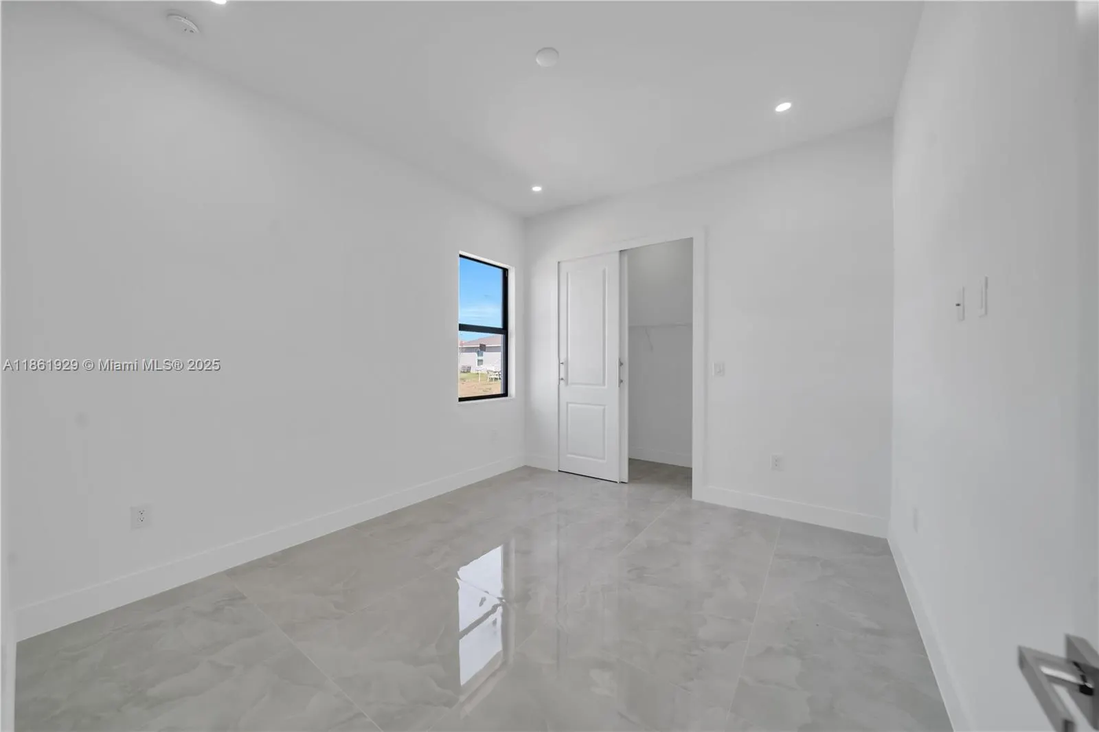 2909 NW 6th AVE