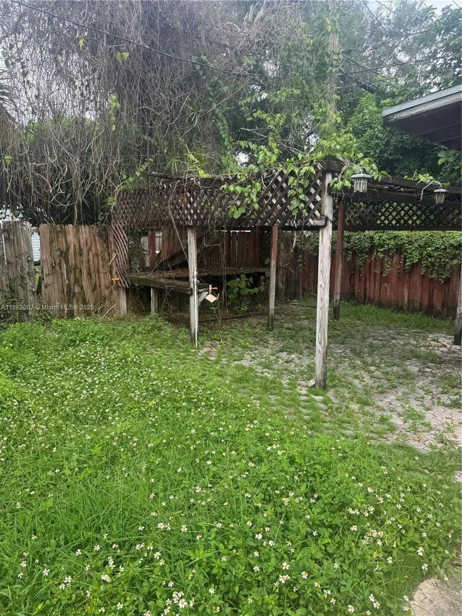 9755 SW 165th Ter