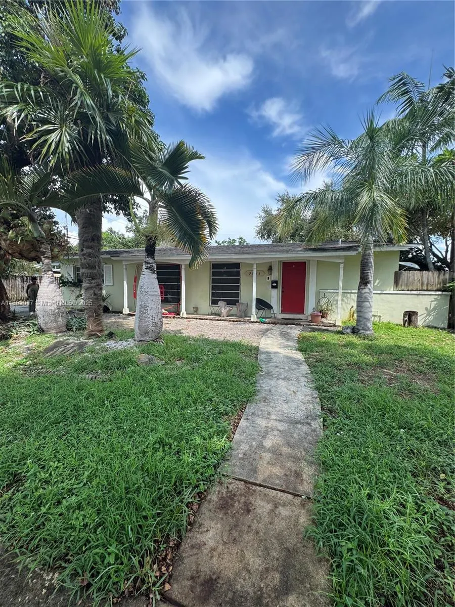 9755 SW 165th Ter