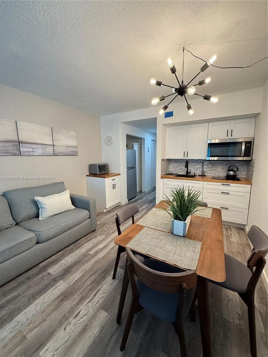 400 Kings Point Dr, #105