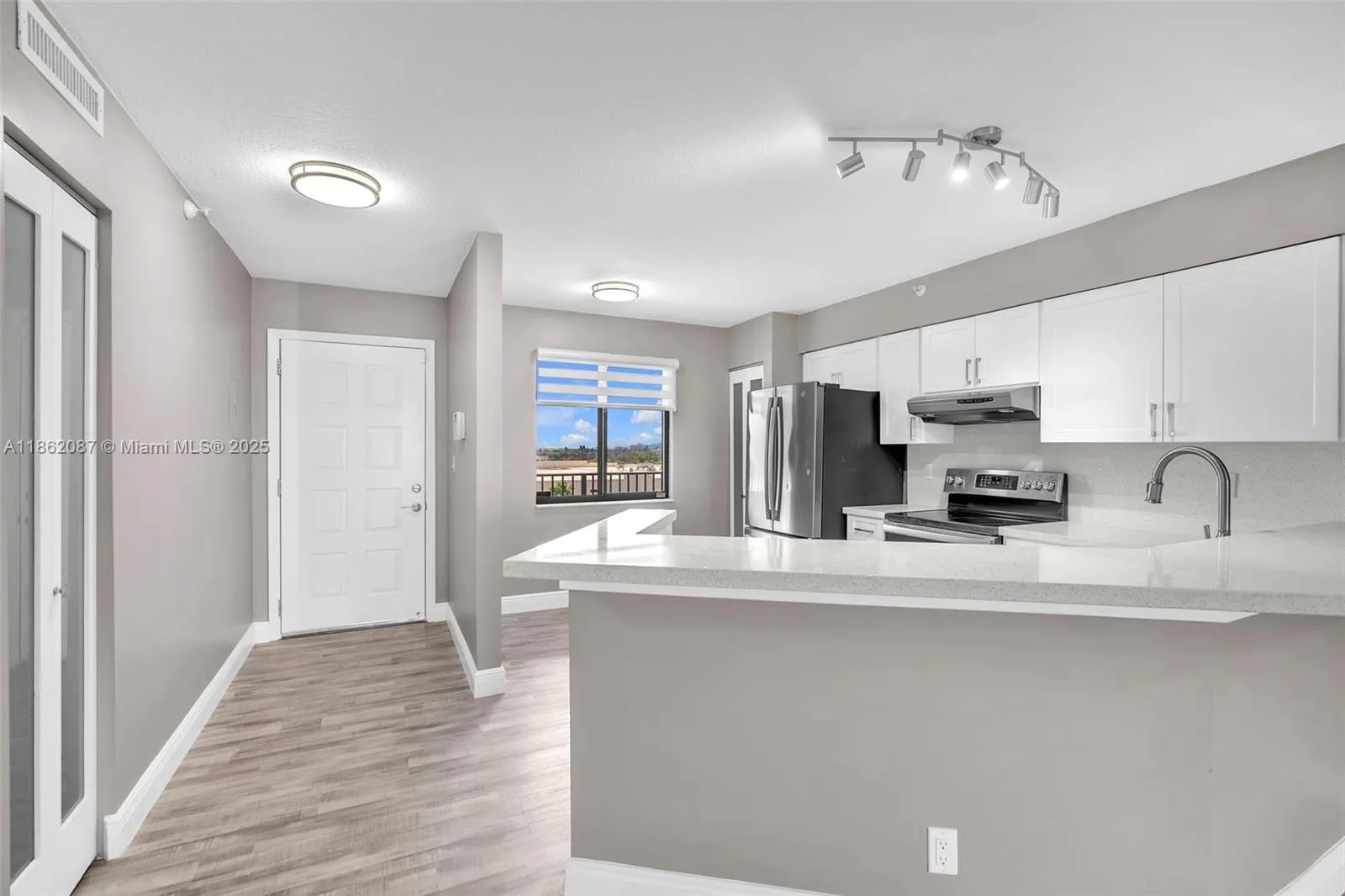 2112 S Cypress Bend Dr, #802