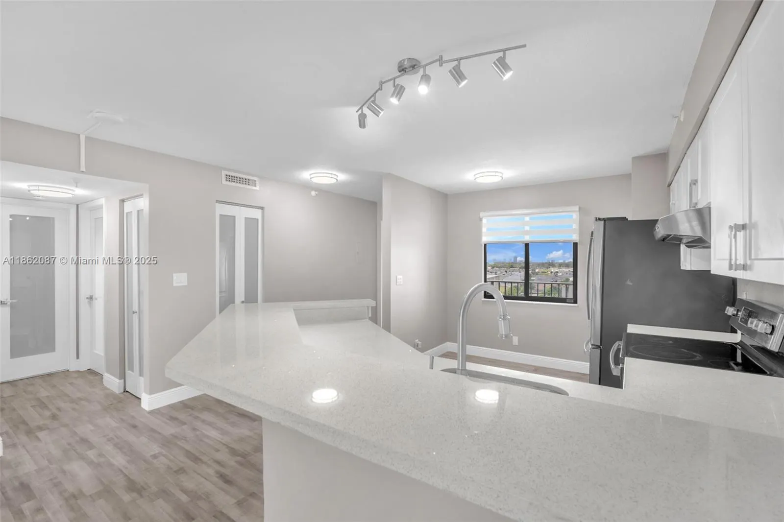 2112 S Cypress Bend Dr, #802