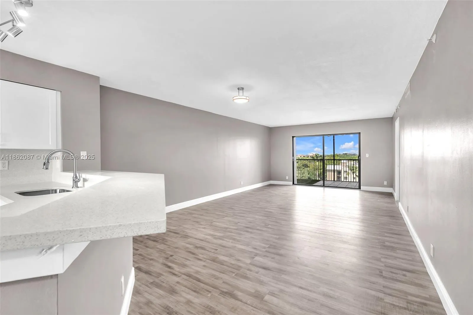 2112 S Cypress Bend Dr, #802