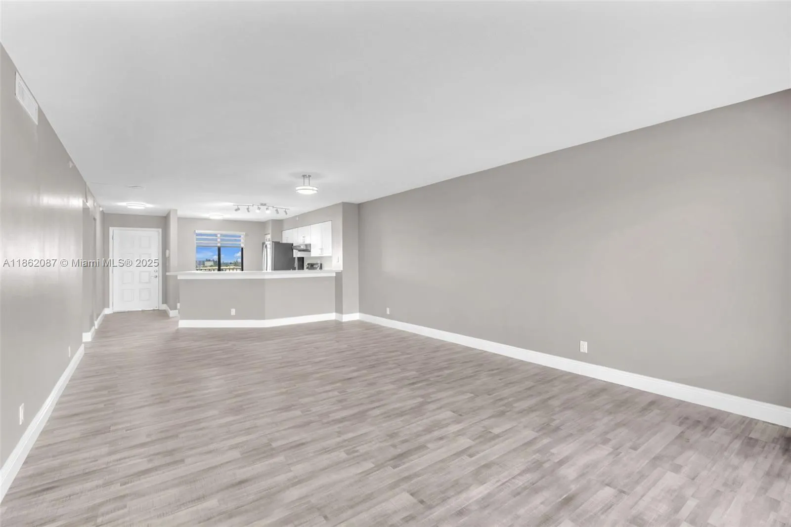 2112 S Cypress Bend Dr, #802
