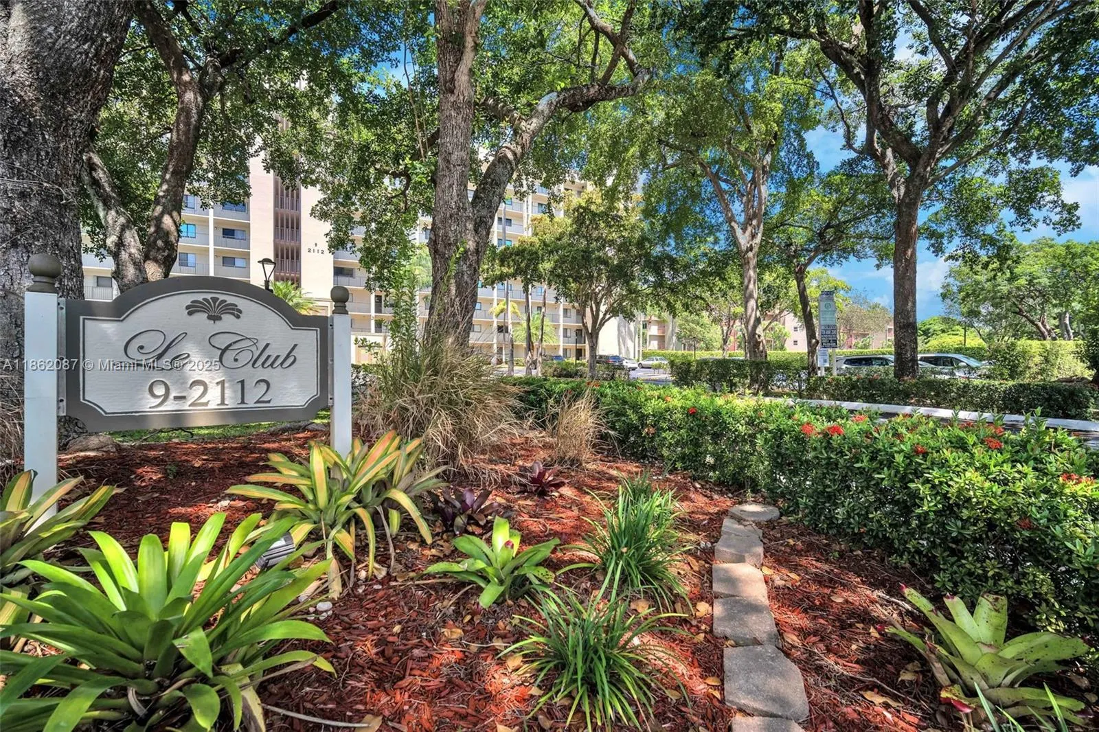 2112 S Cypress Bend Dr, #802