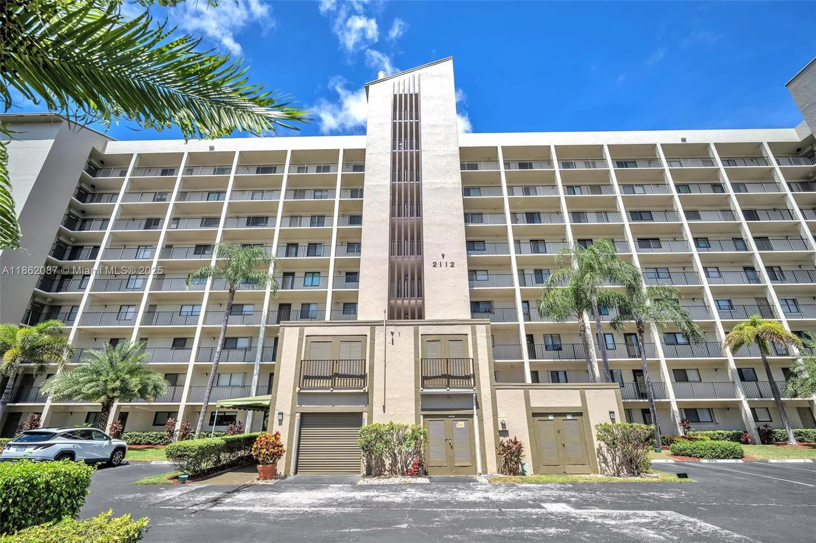 2112 S Cypress Bend Dr, #802