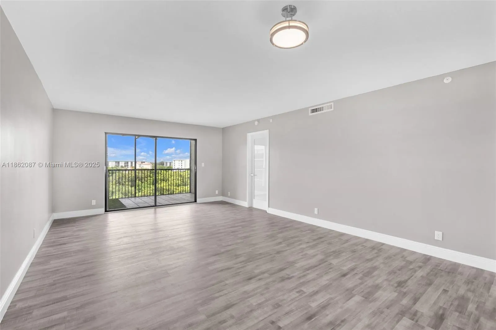2112 S Cypress Bend Dr, #802