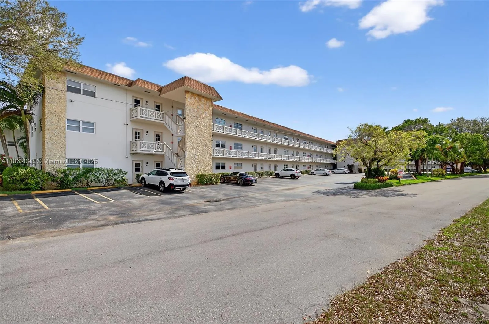 4706 NW 36th St, #402