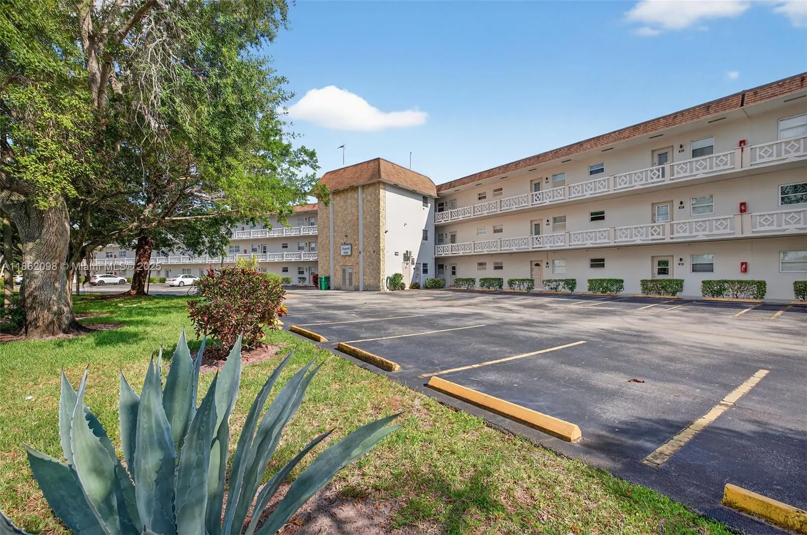 4706 NW 36th St, #402