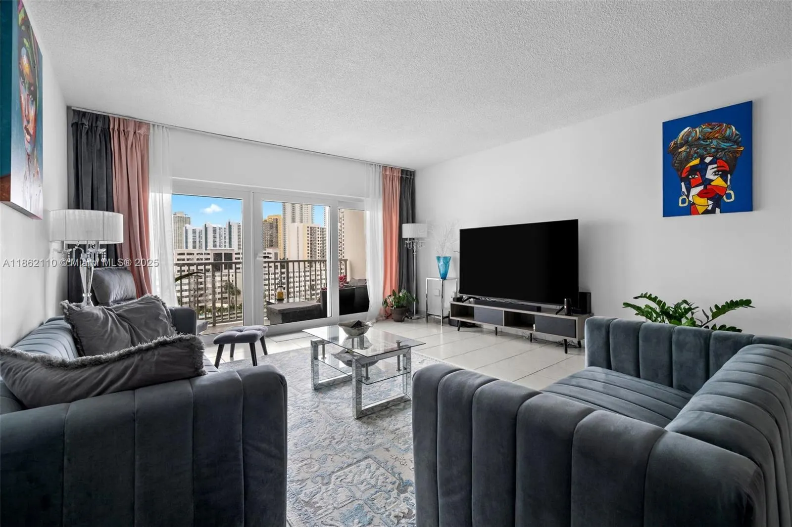 300 Bayview Dr, #807