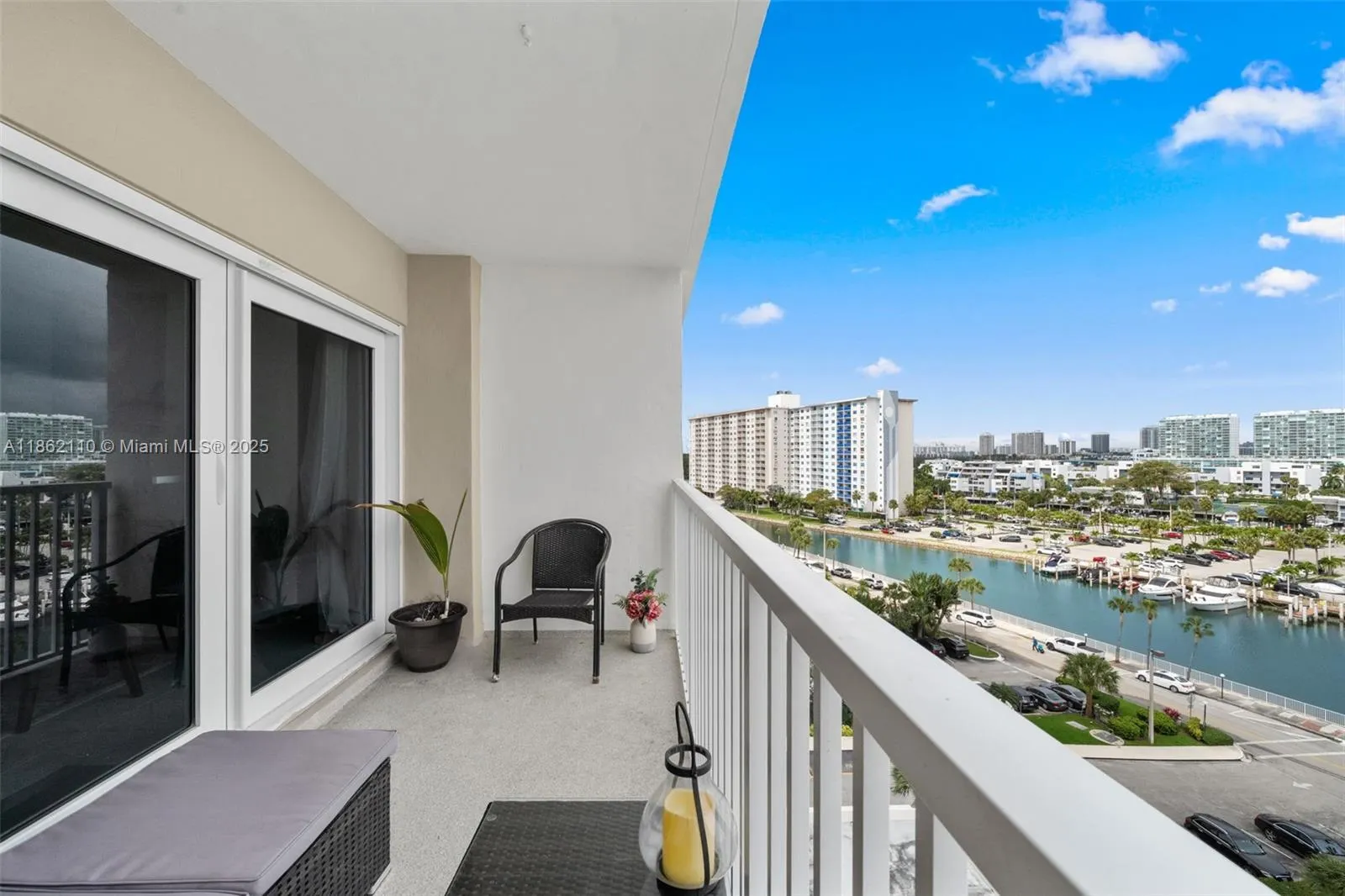 300 Bayview Dr, #807