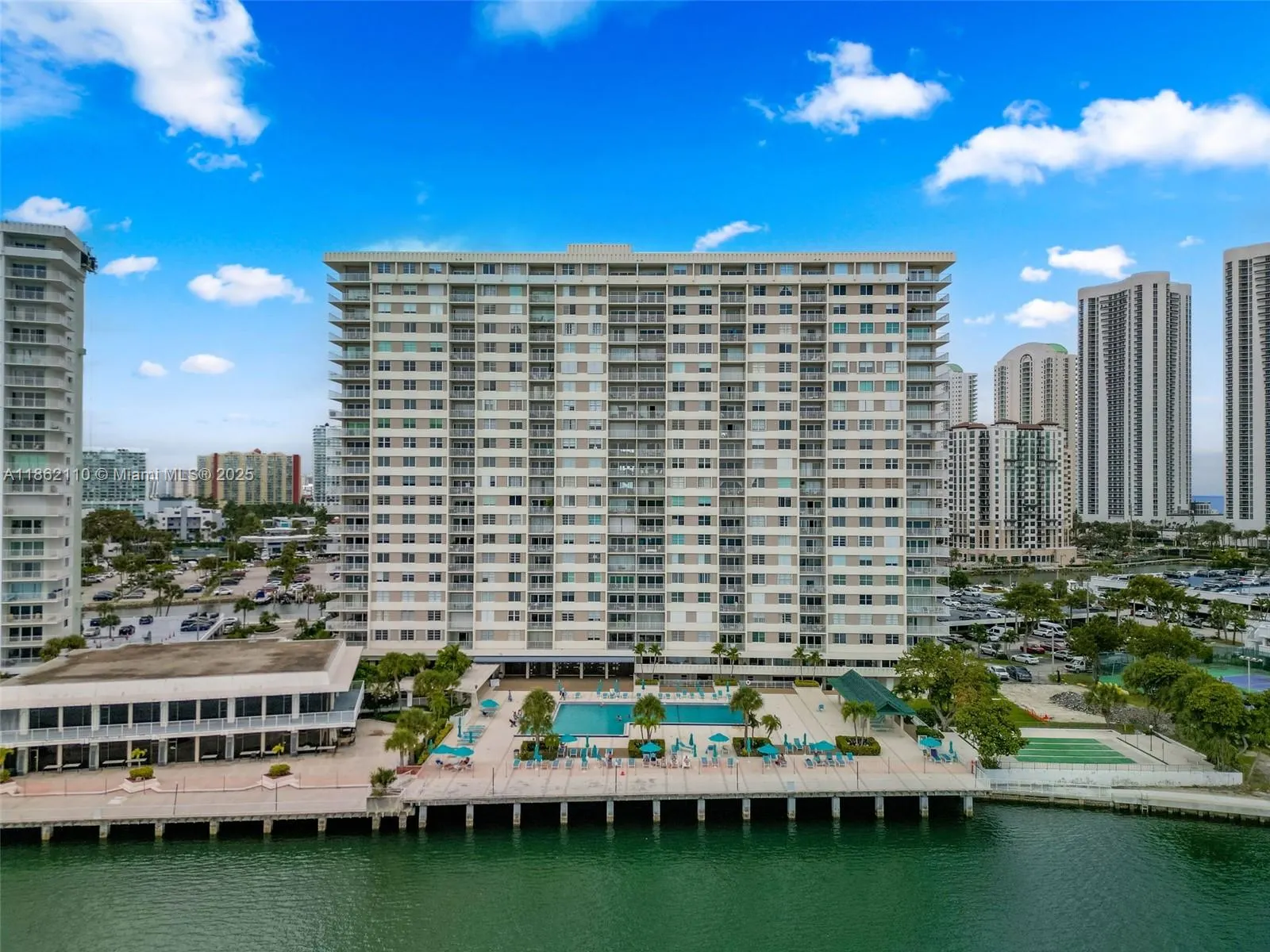 300 Bayview Dr, #807