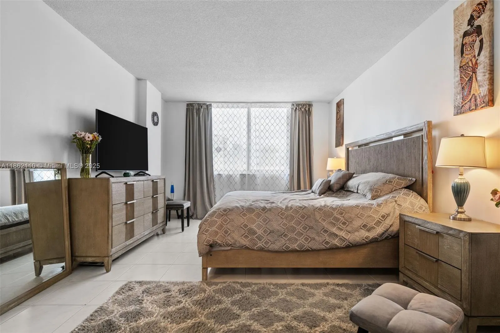 300 Bayview Dr, #807