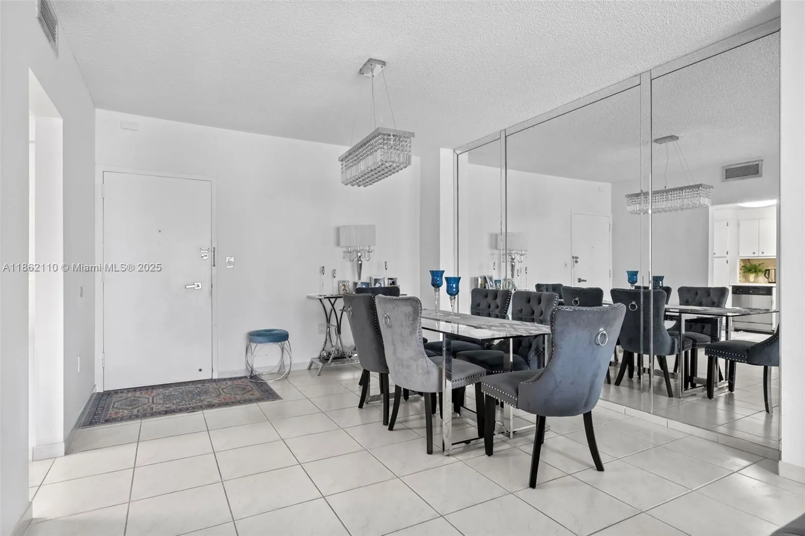 300 Bayview Dr, #807