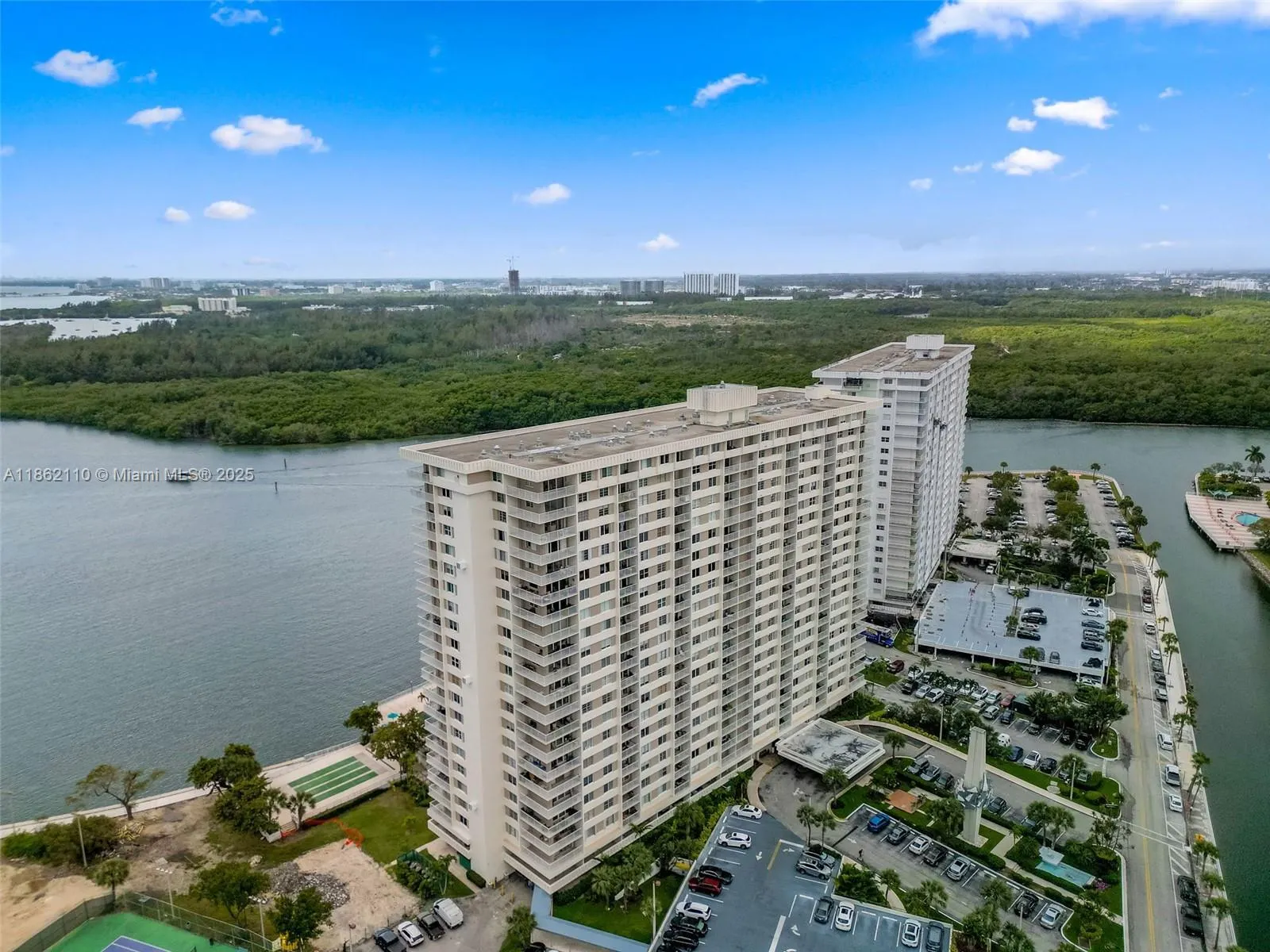 300 Bayview Dr, #807