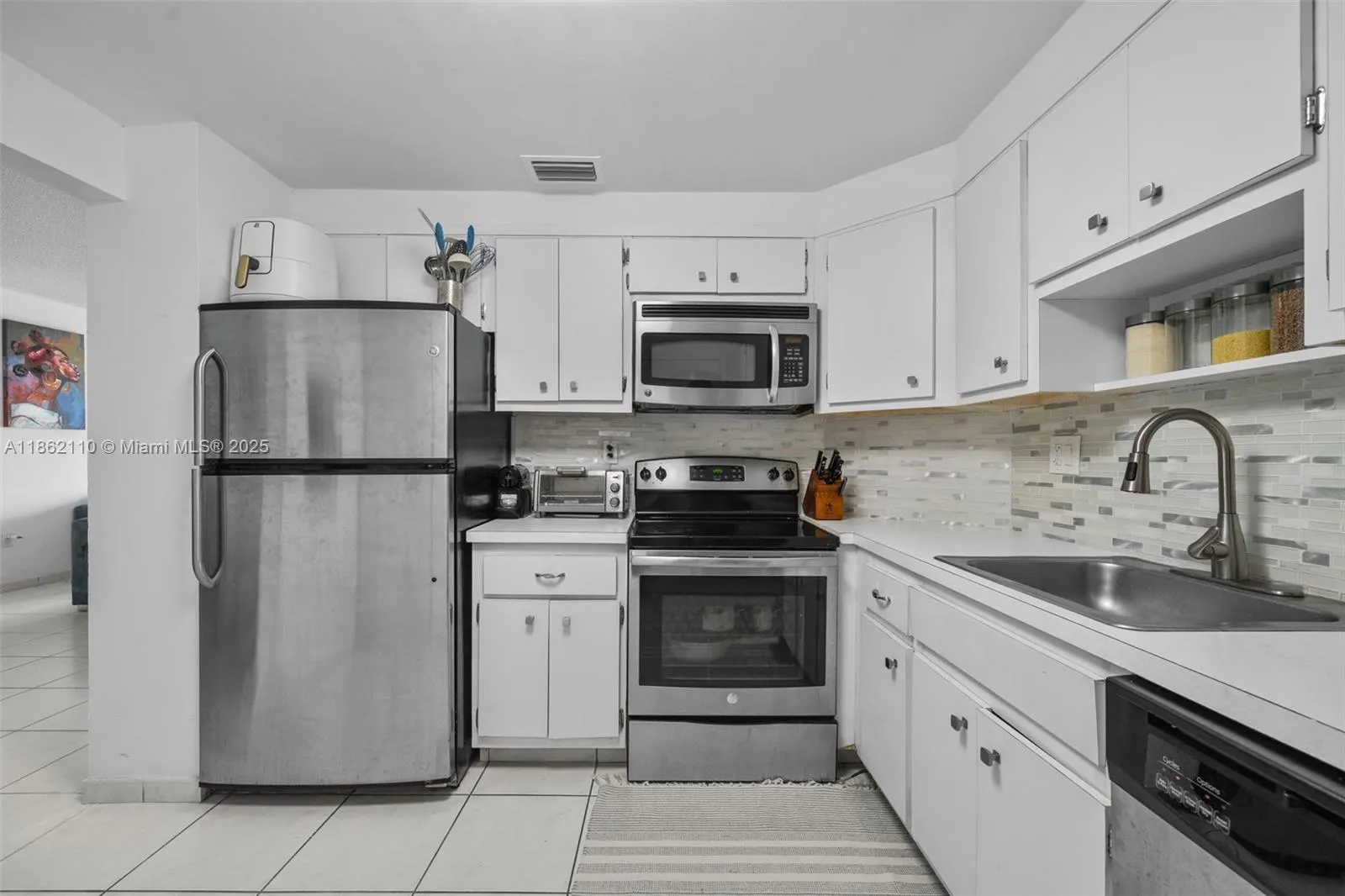300 Bayview Dr, #807