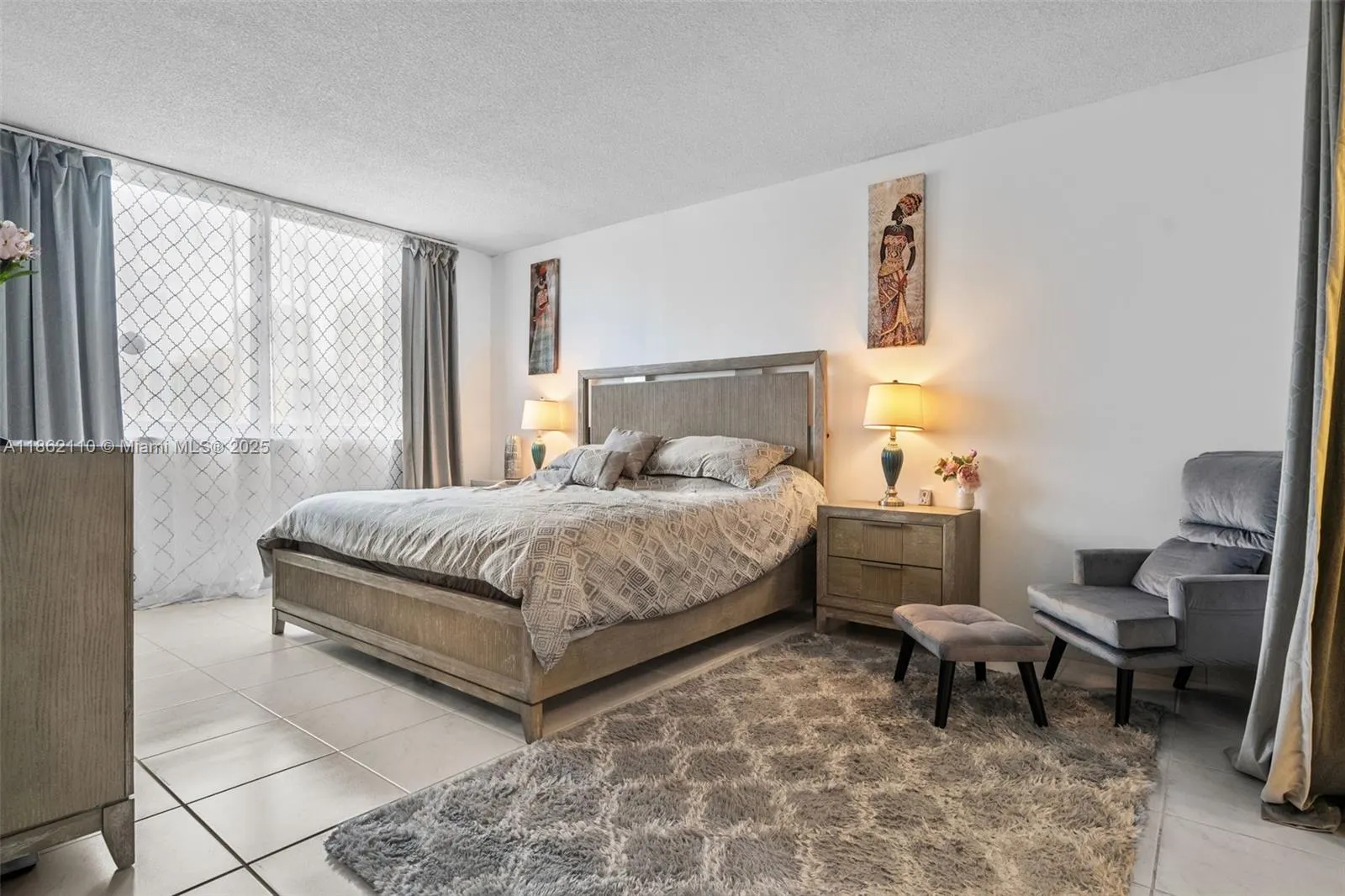 300 Bayview Dr, #807