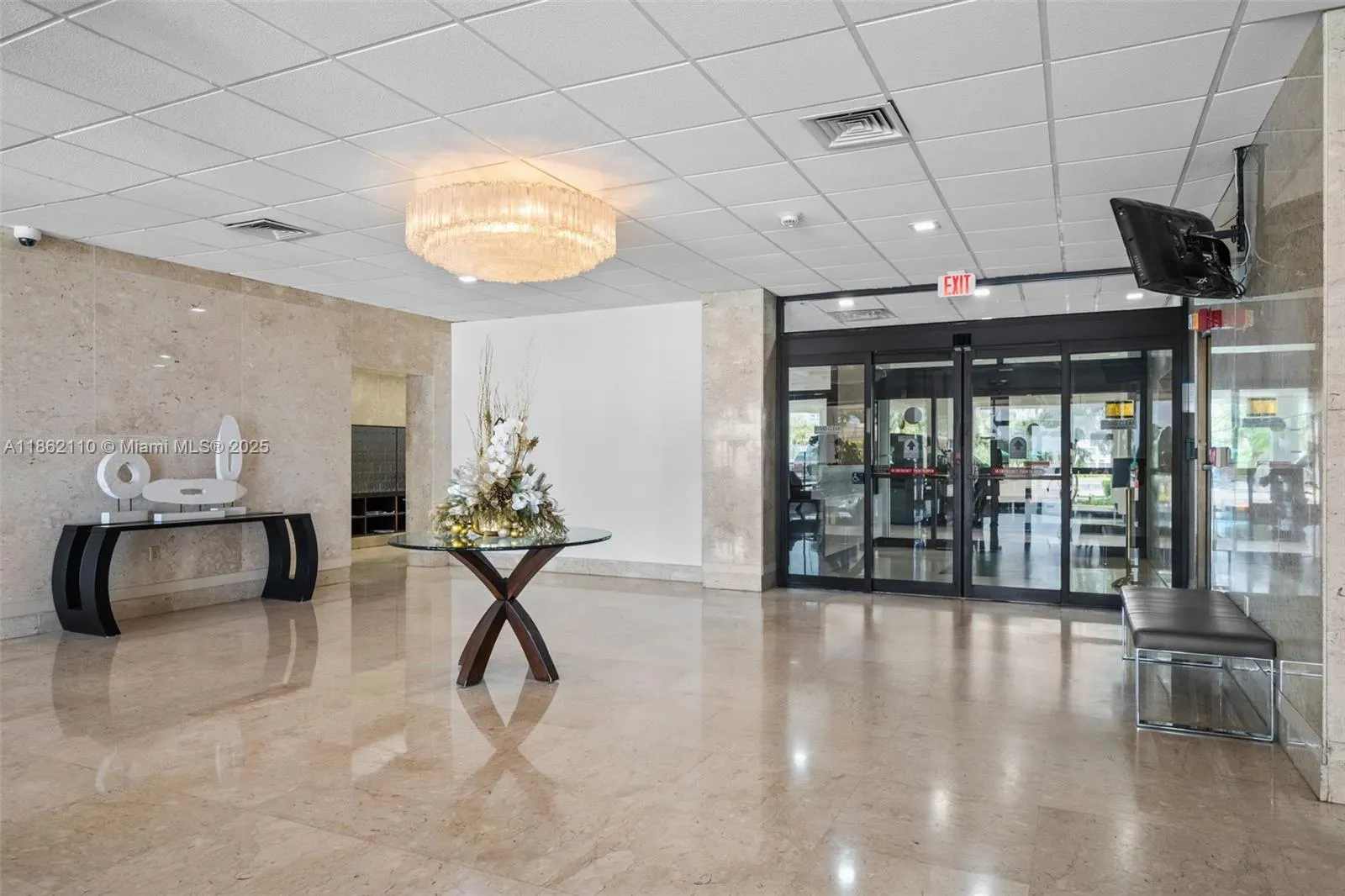 300 Bayview Dr, #807