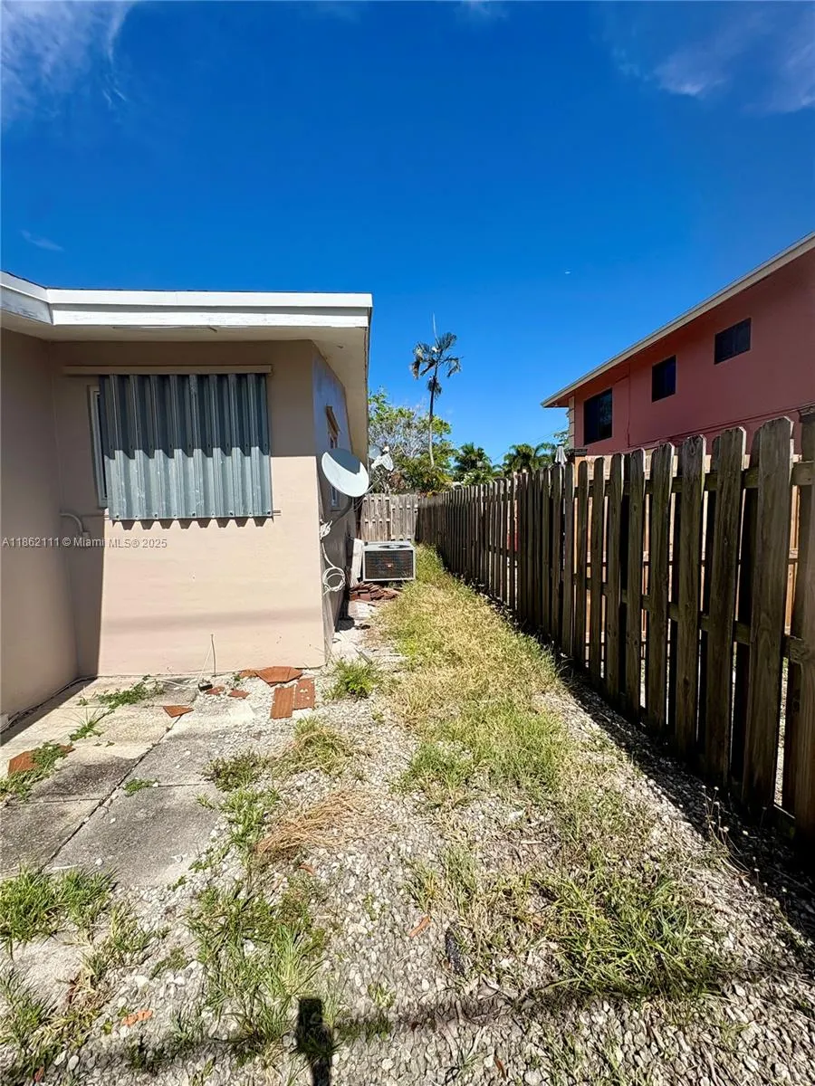 5131 NE 18th Ter